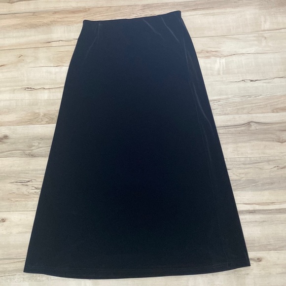 cedar canyon Dresses & Skirts - Cedar Canyon Clothing Company Womens M Black Velvet Maxi Skirt.